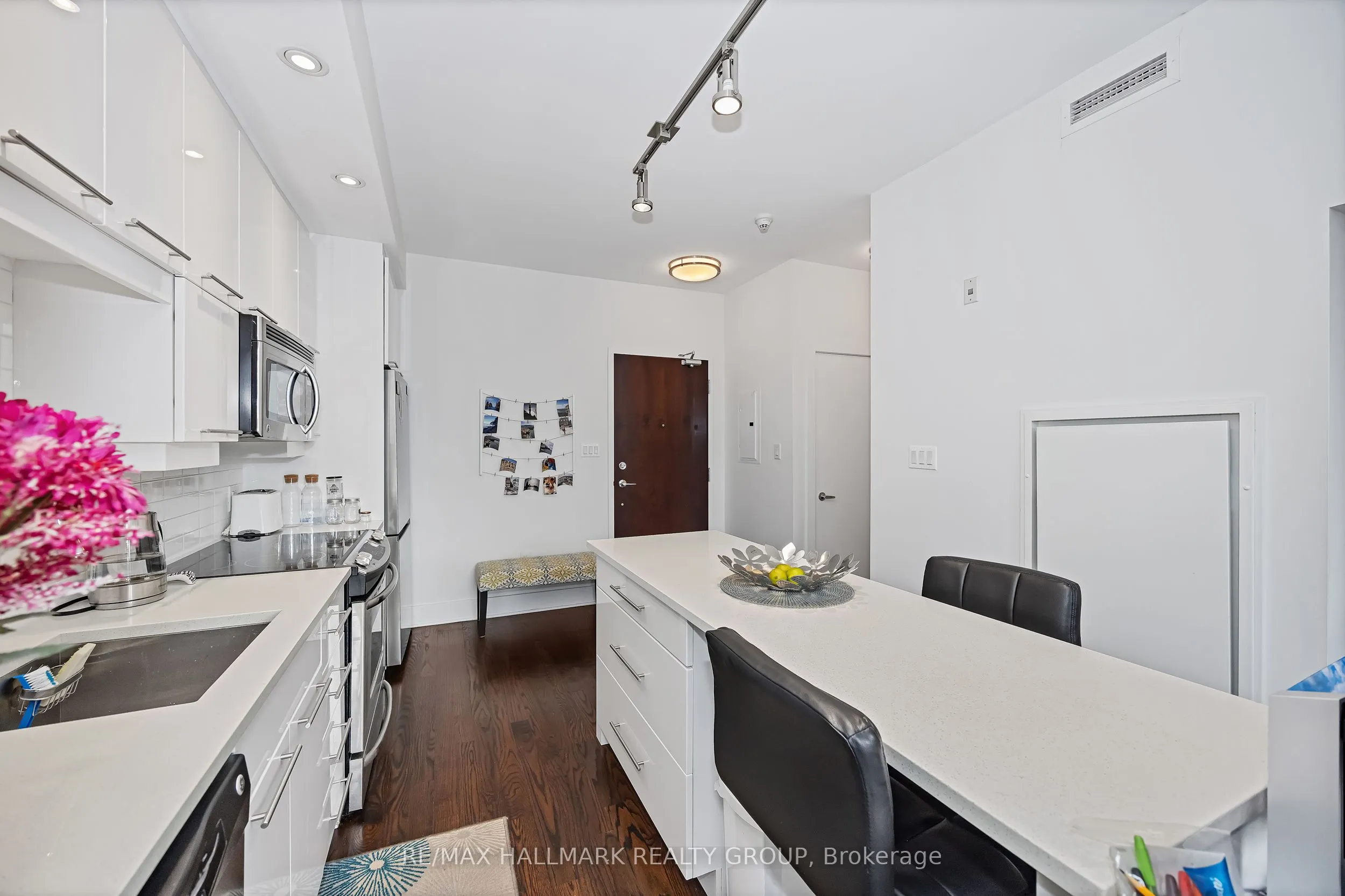 101 Richmond Road, #308