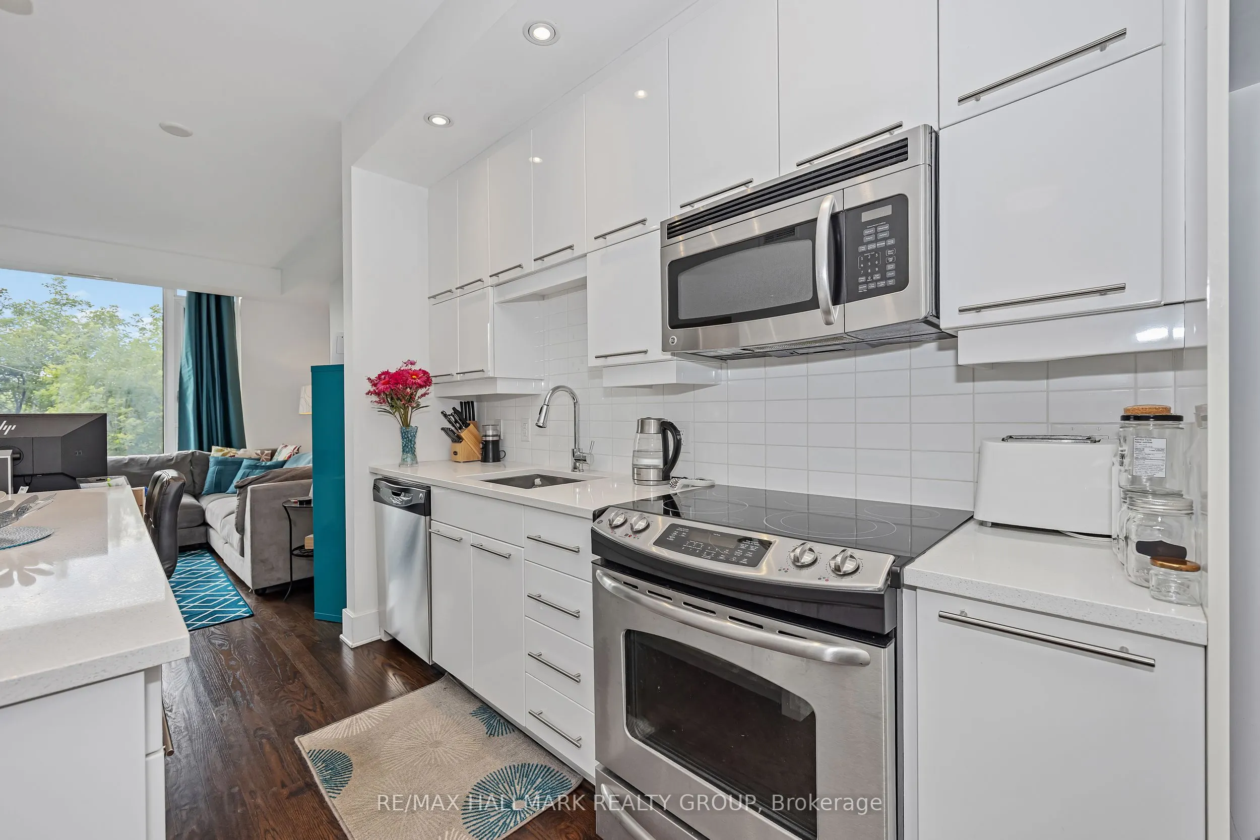 101 Richmond Road, #308