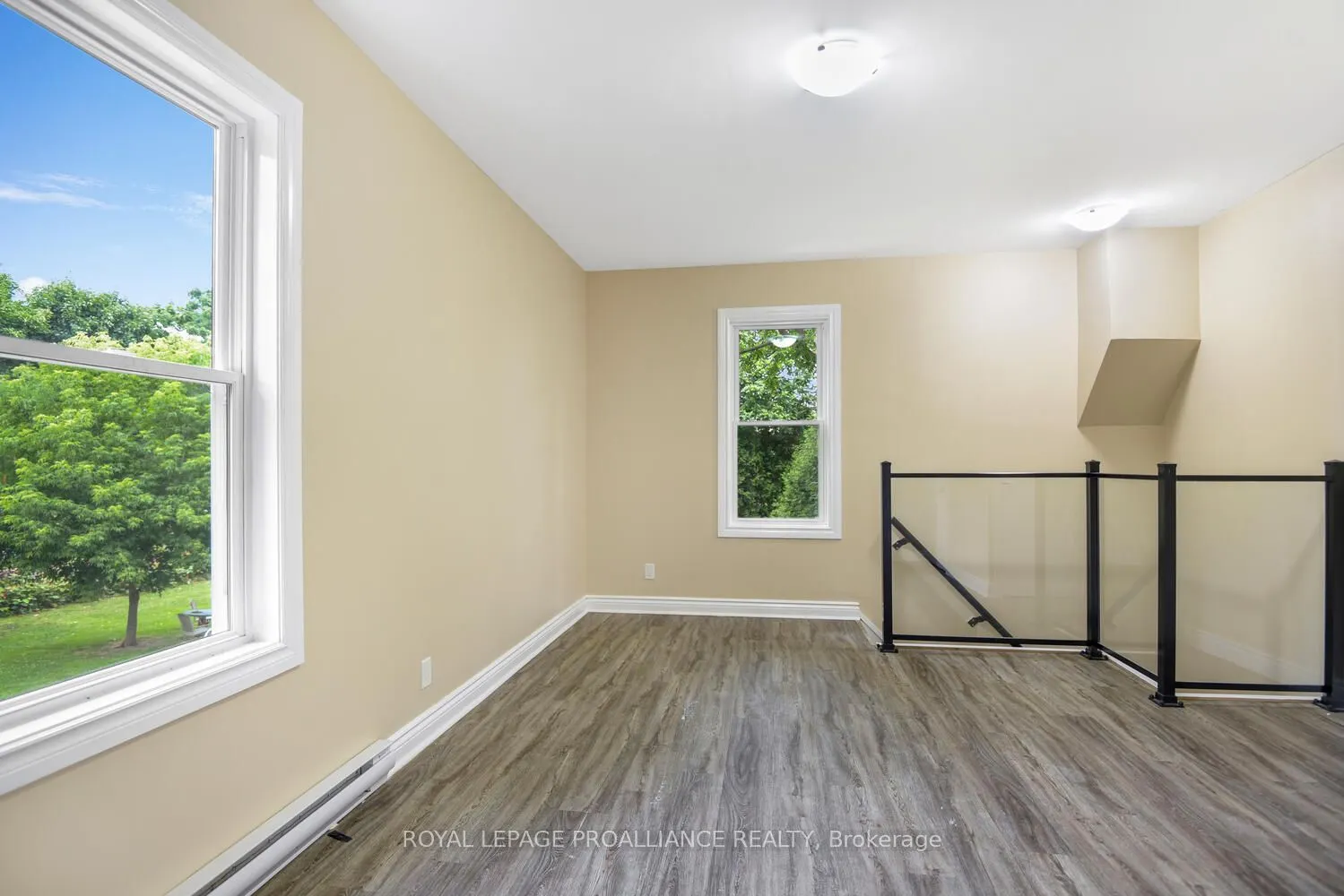 254 East Street S