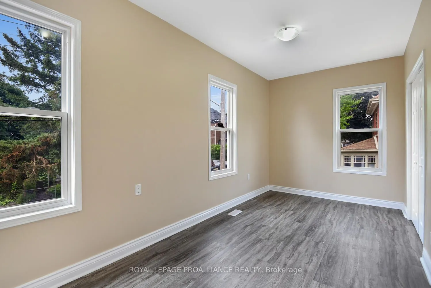 254 East Street S