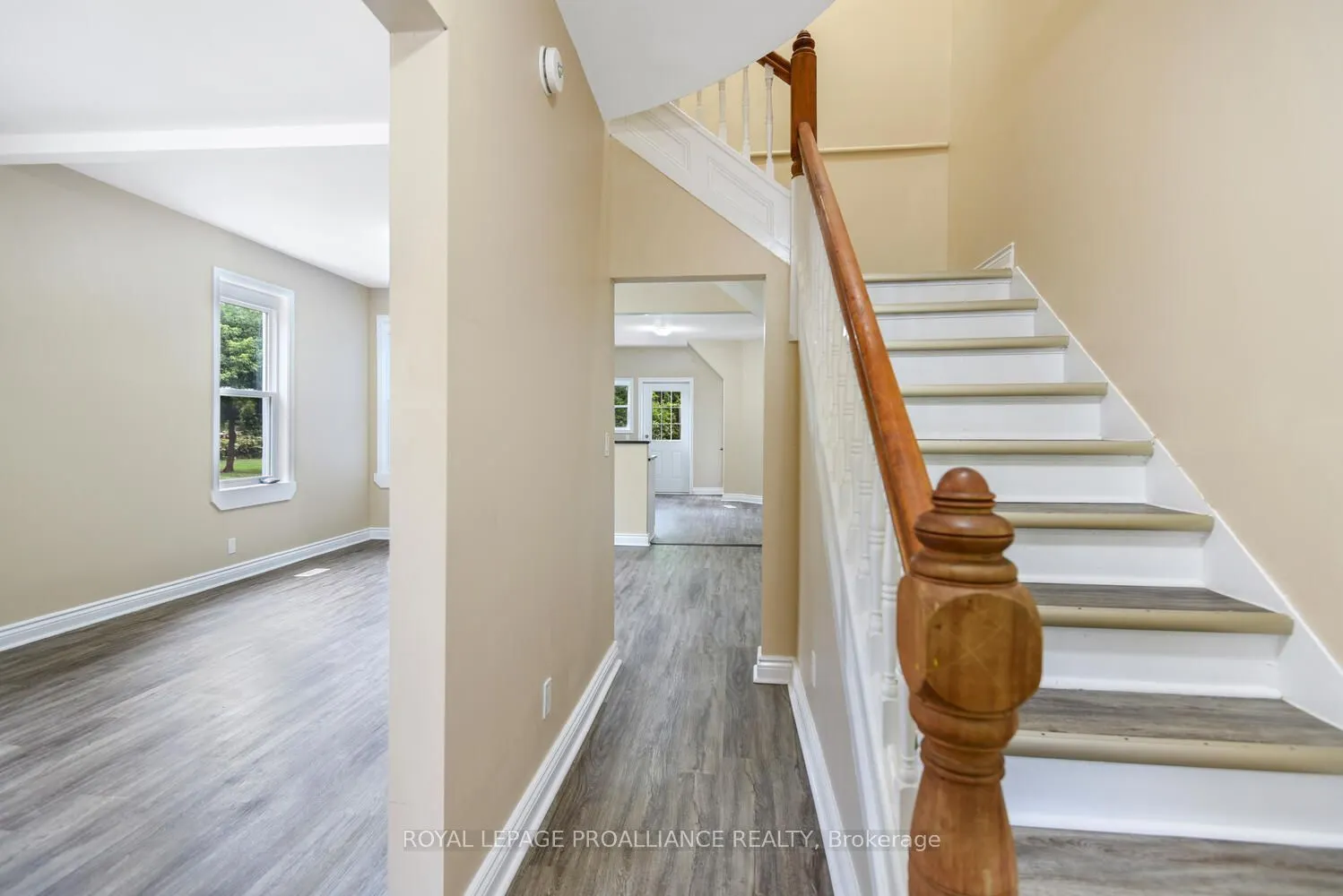 254 East Street S