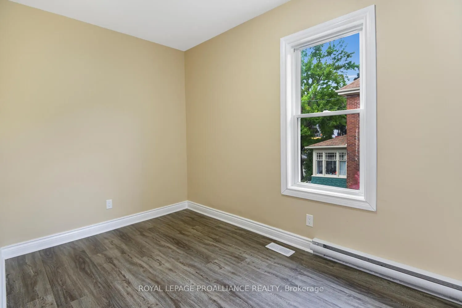 254 East Street S