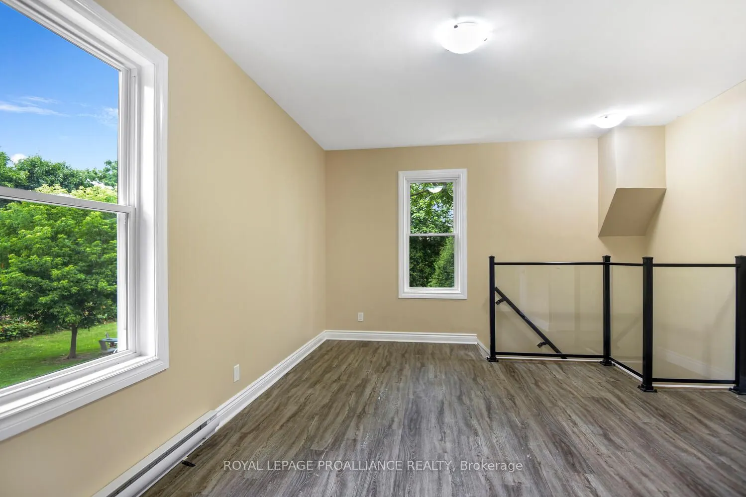 254 East Street S