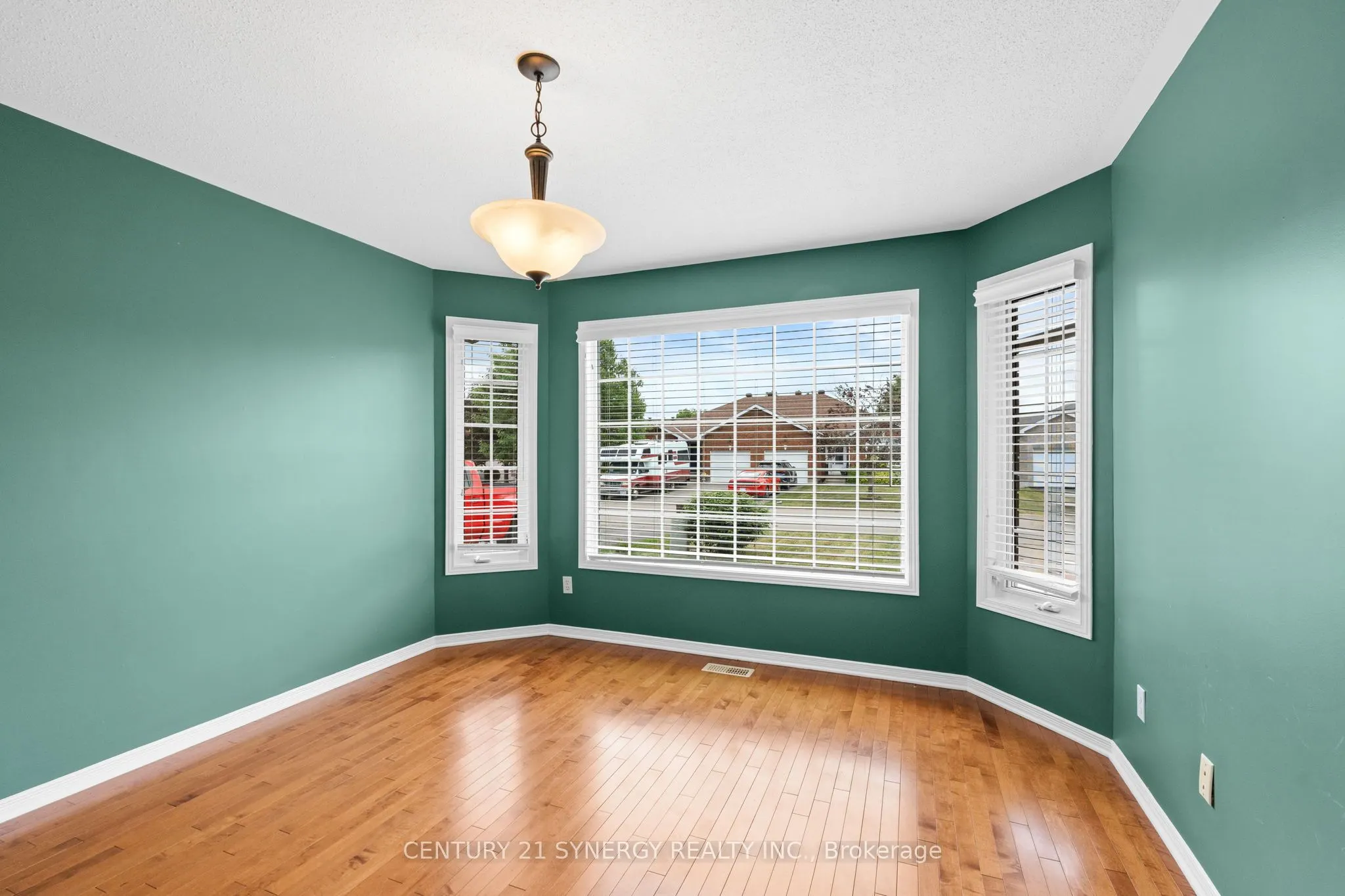 54 Dr Gordon Crescent