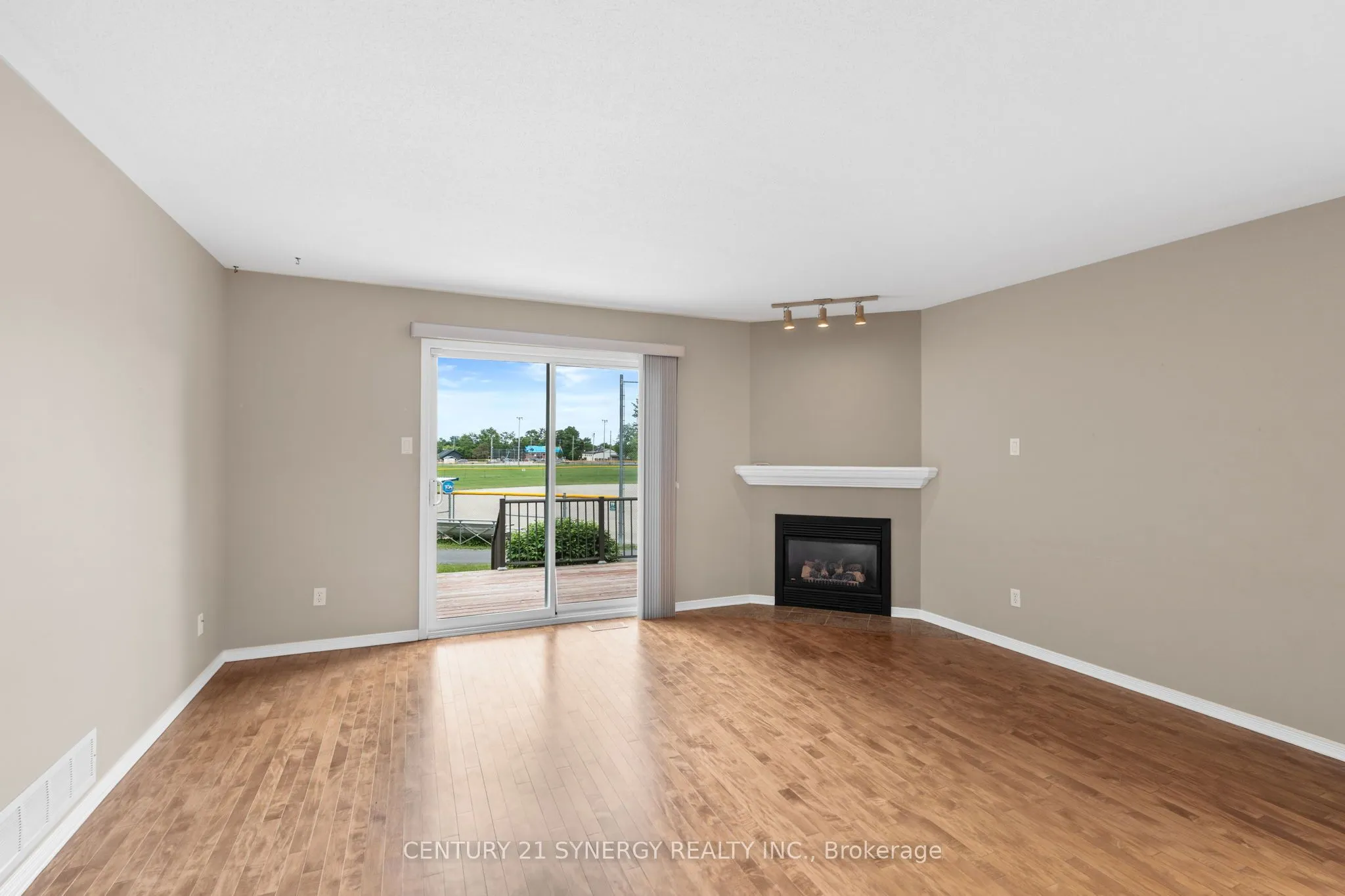 54 Dr Gordon Crescent