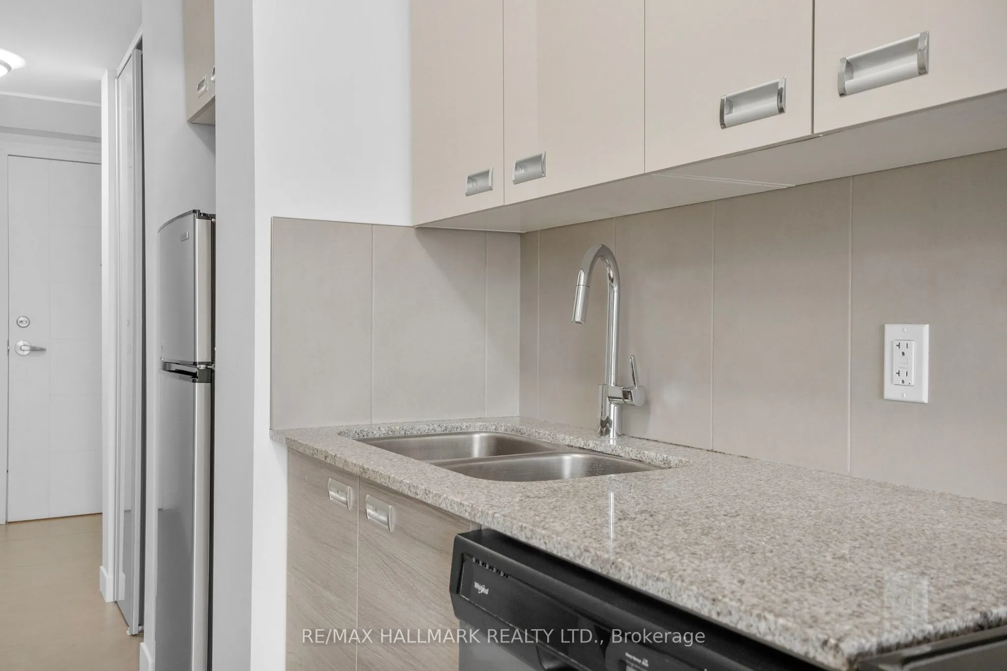 308 Lester Street, #202