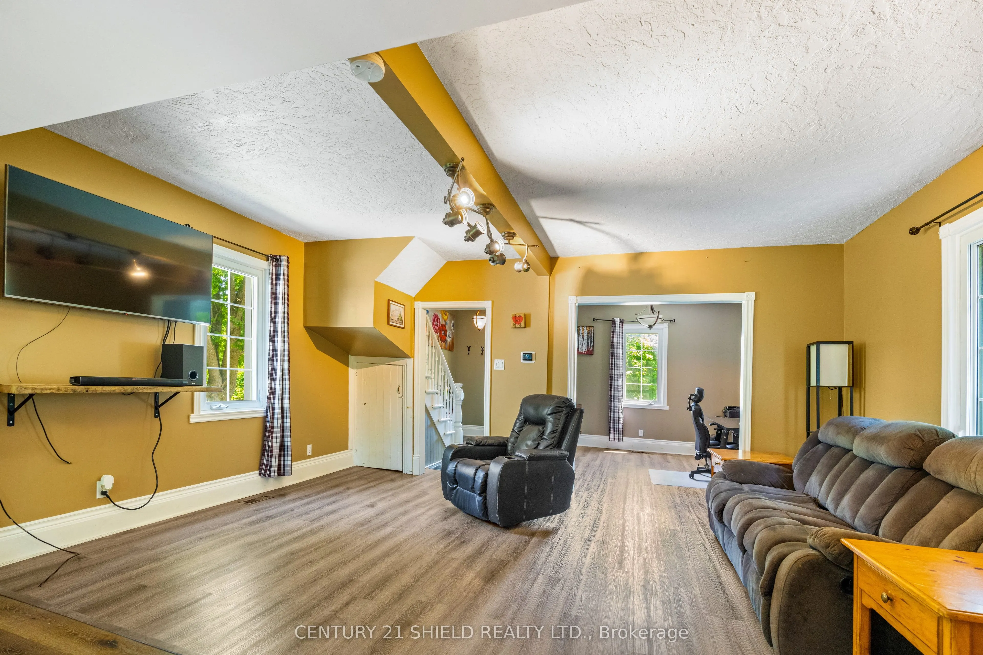 23 Mechanic Street E