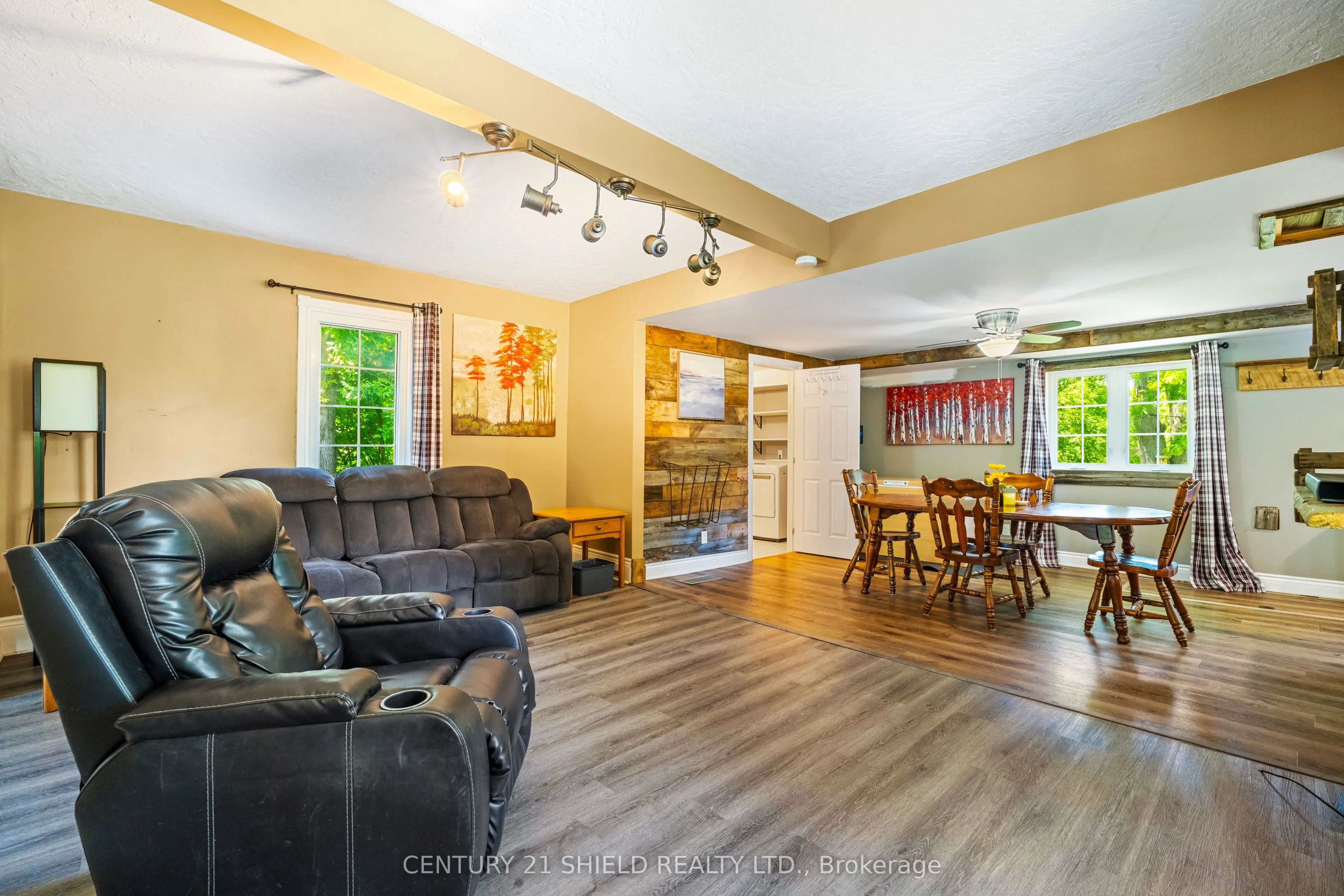 23 Mechanic Street E