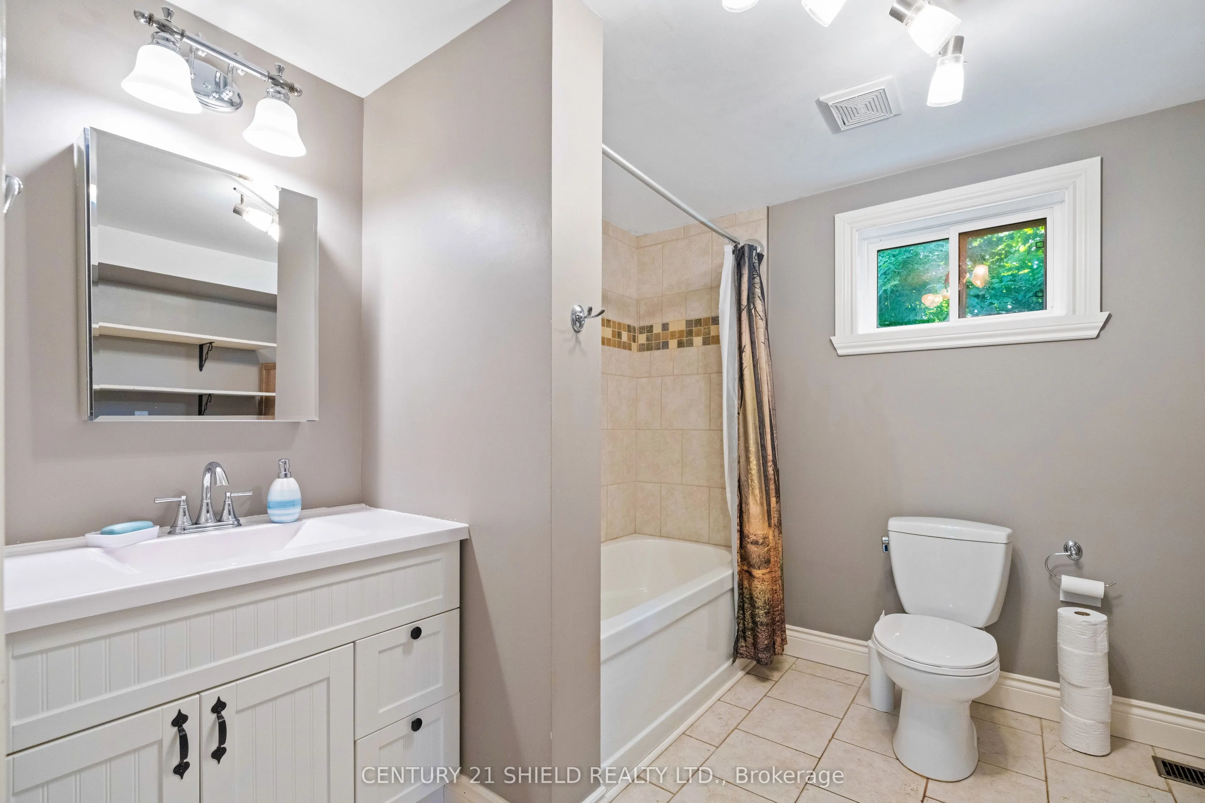 23 Mechanic Street E
