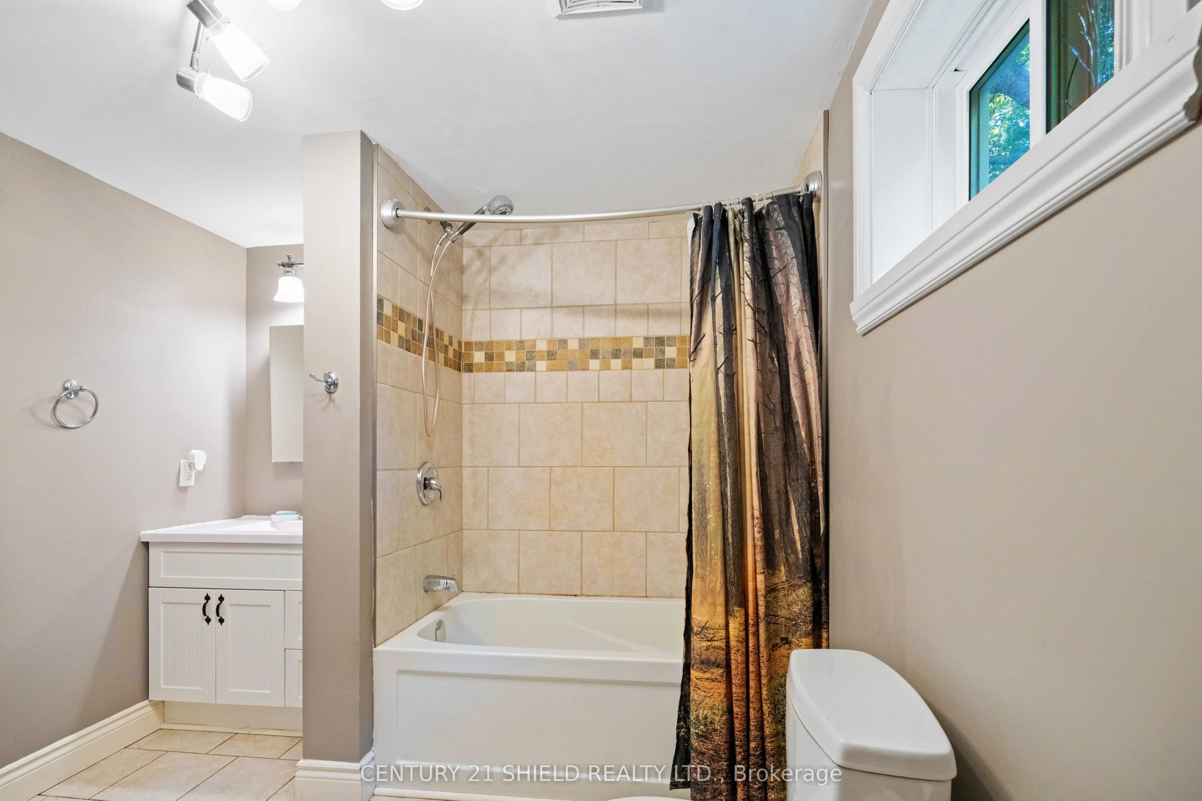 23 Mechanic Street E