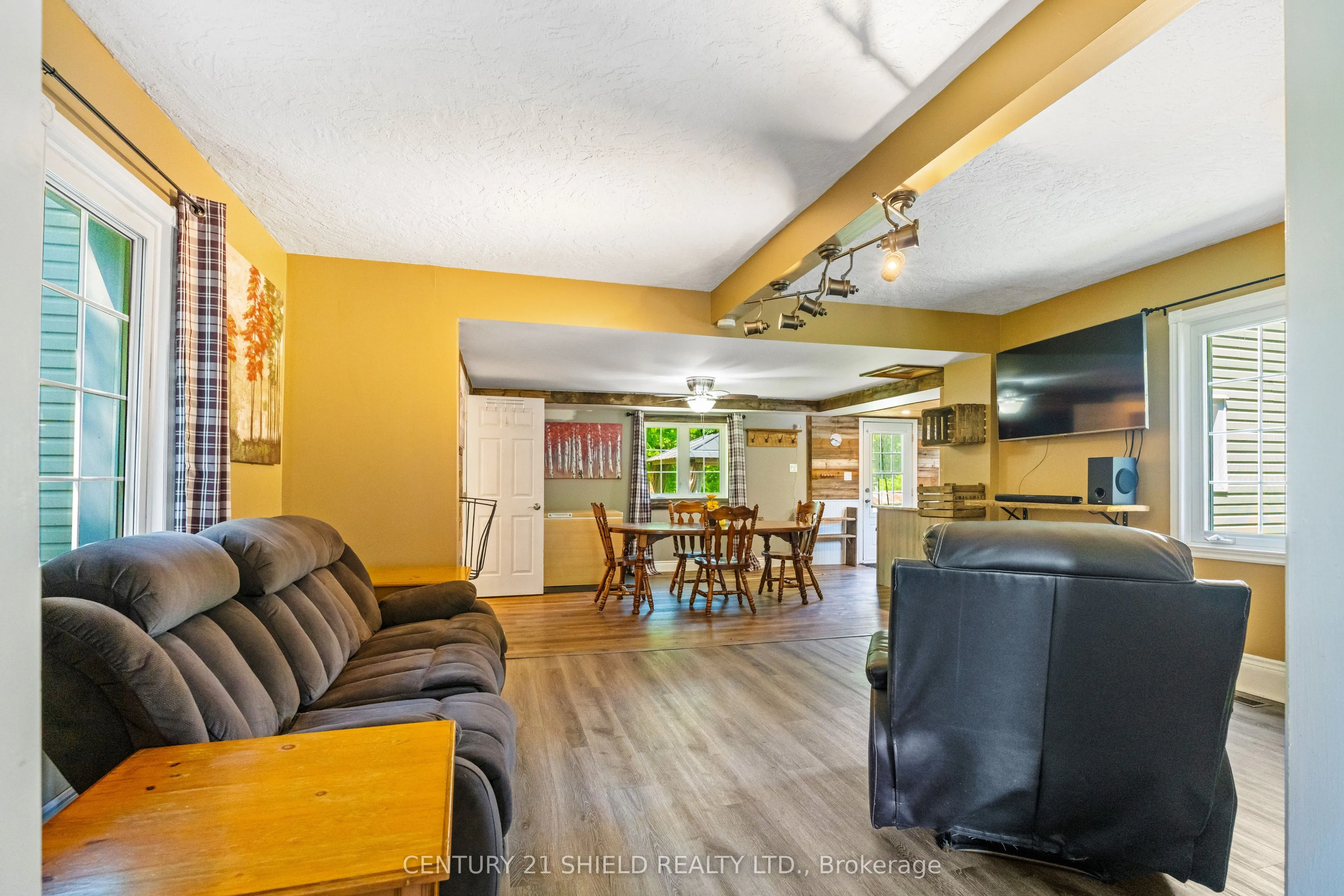 23 Mechanic Street E