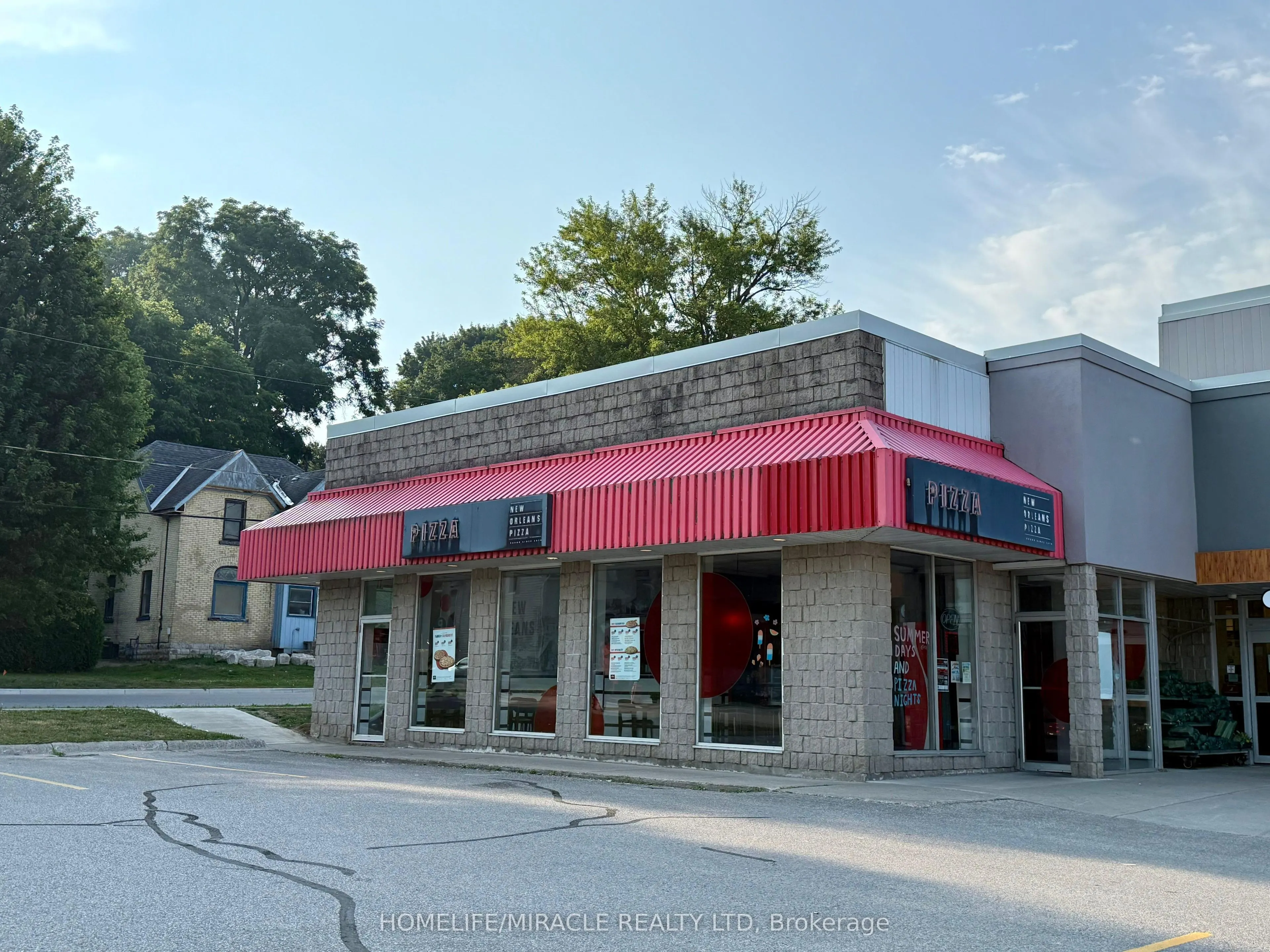 84 Wellington Street S