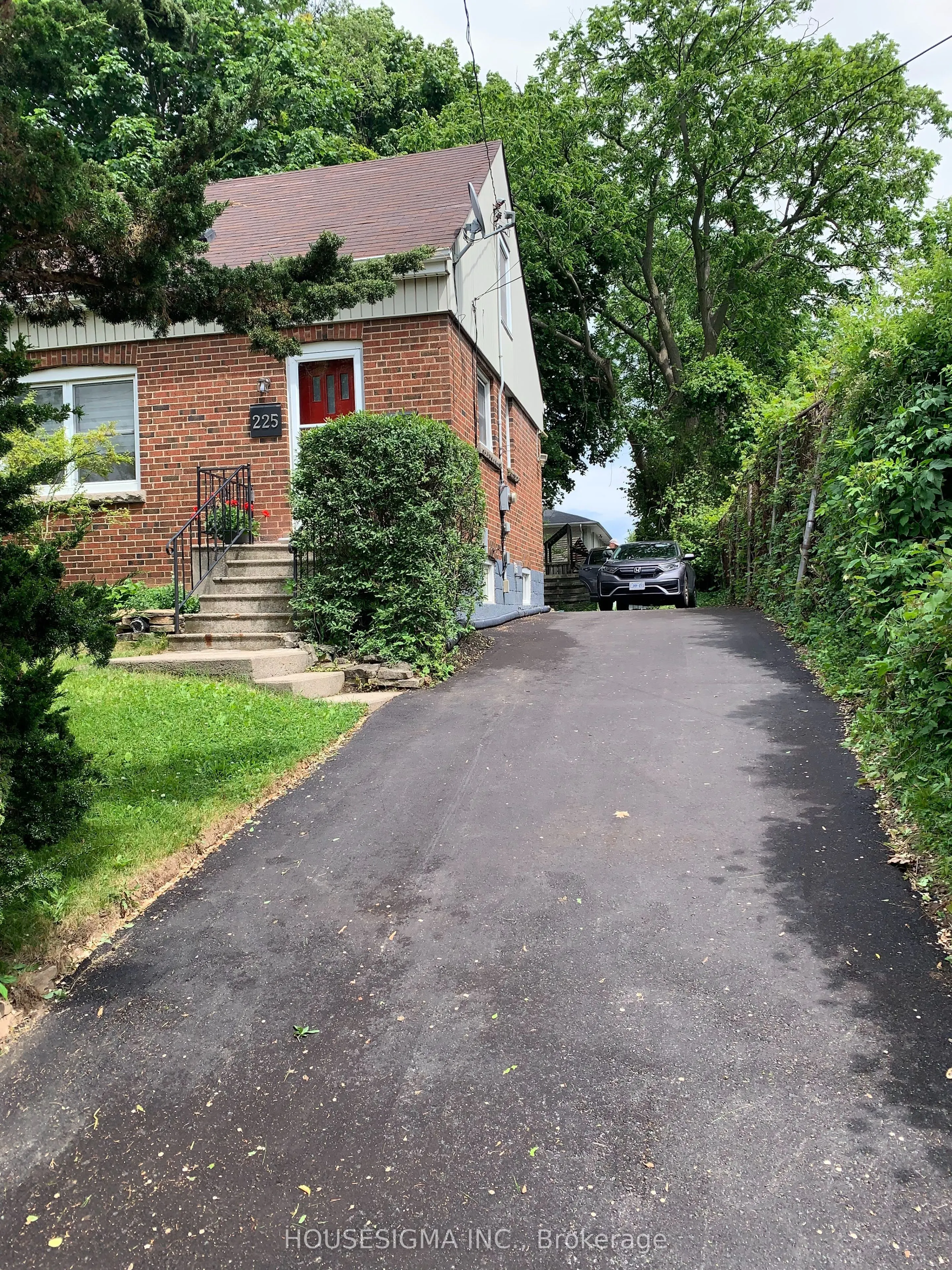 225 Bowman Street