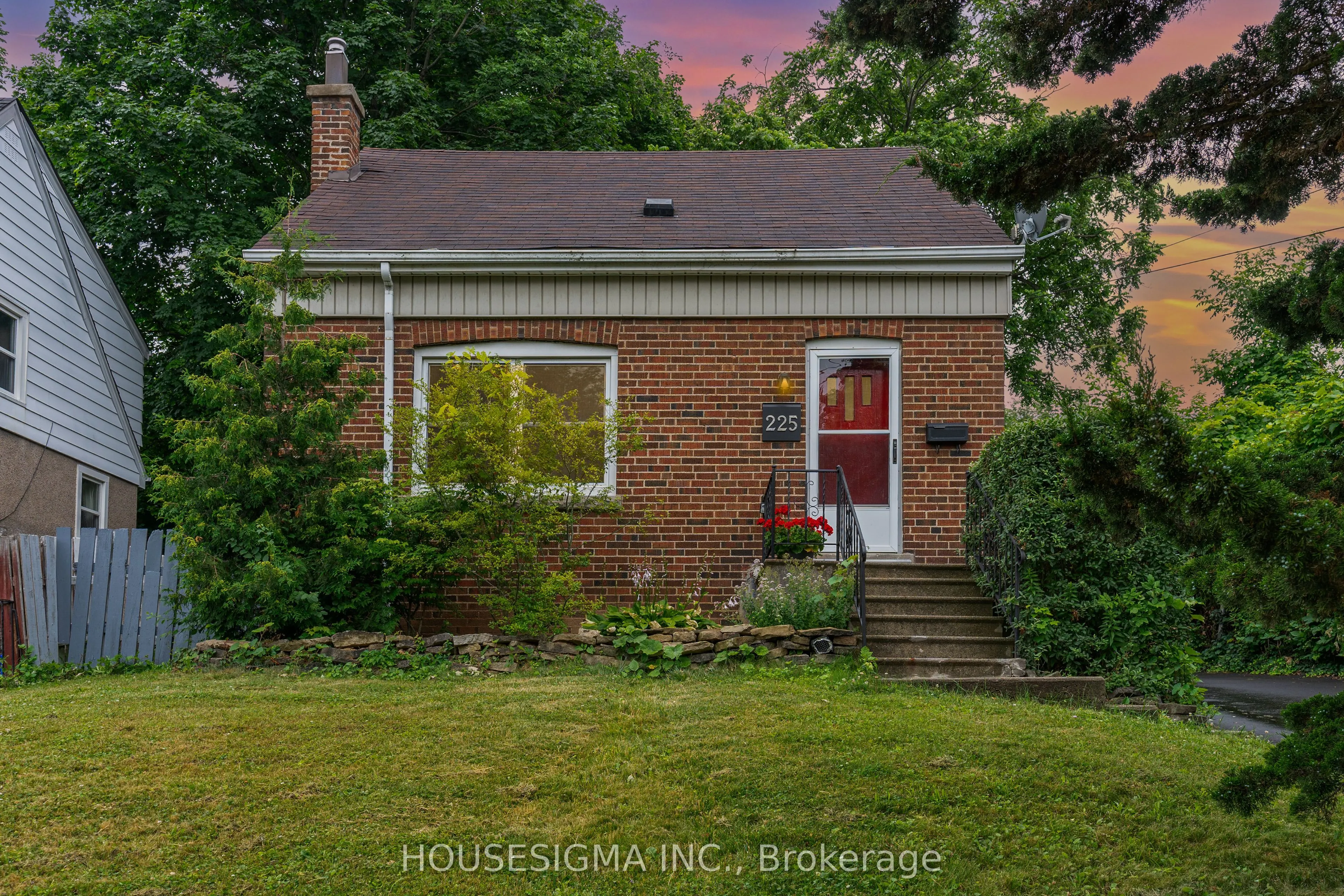 225 Bowman Street