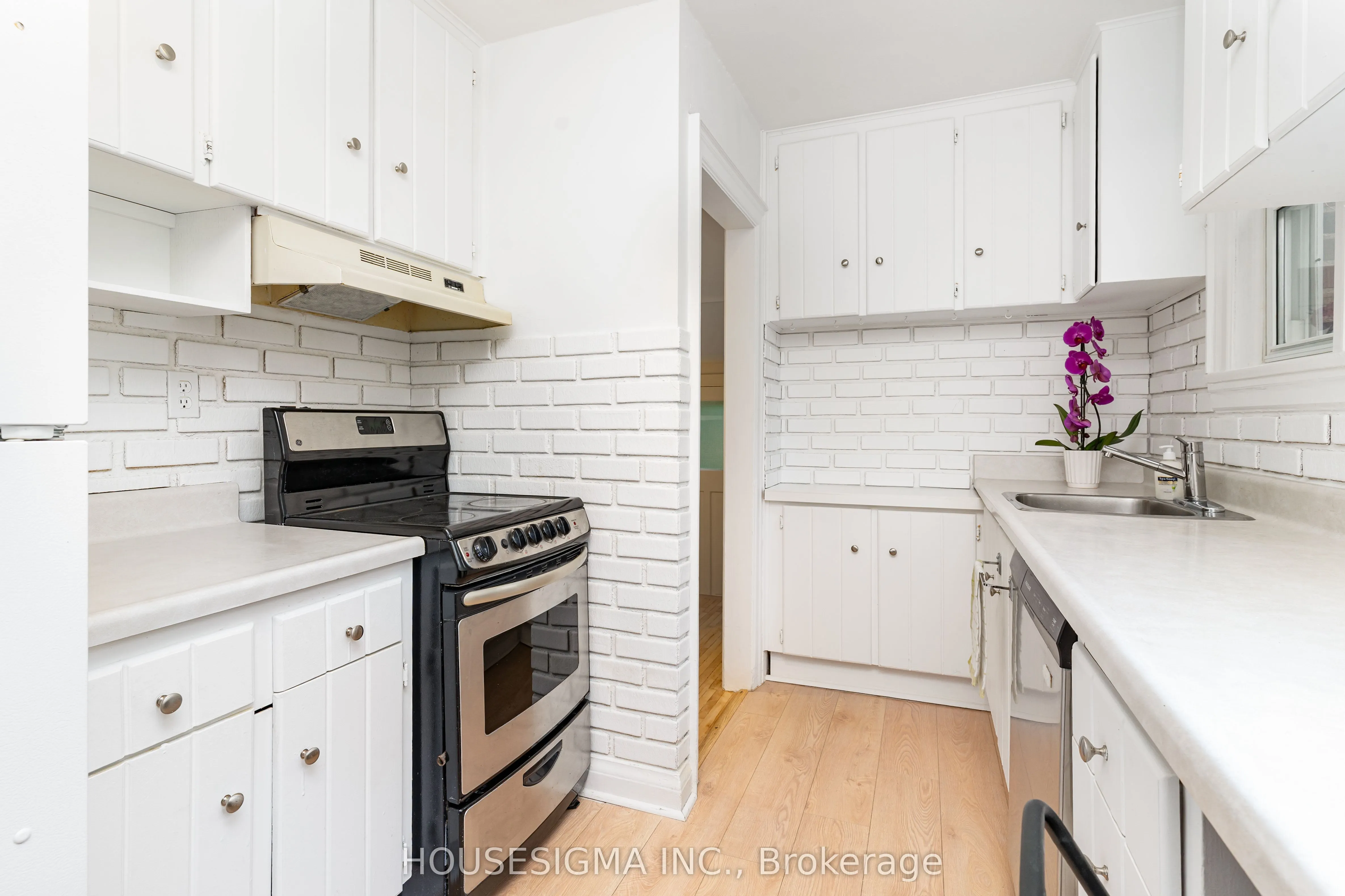 225 Bowman Street