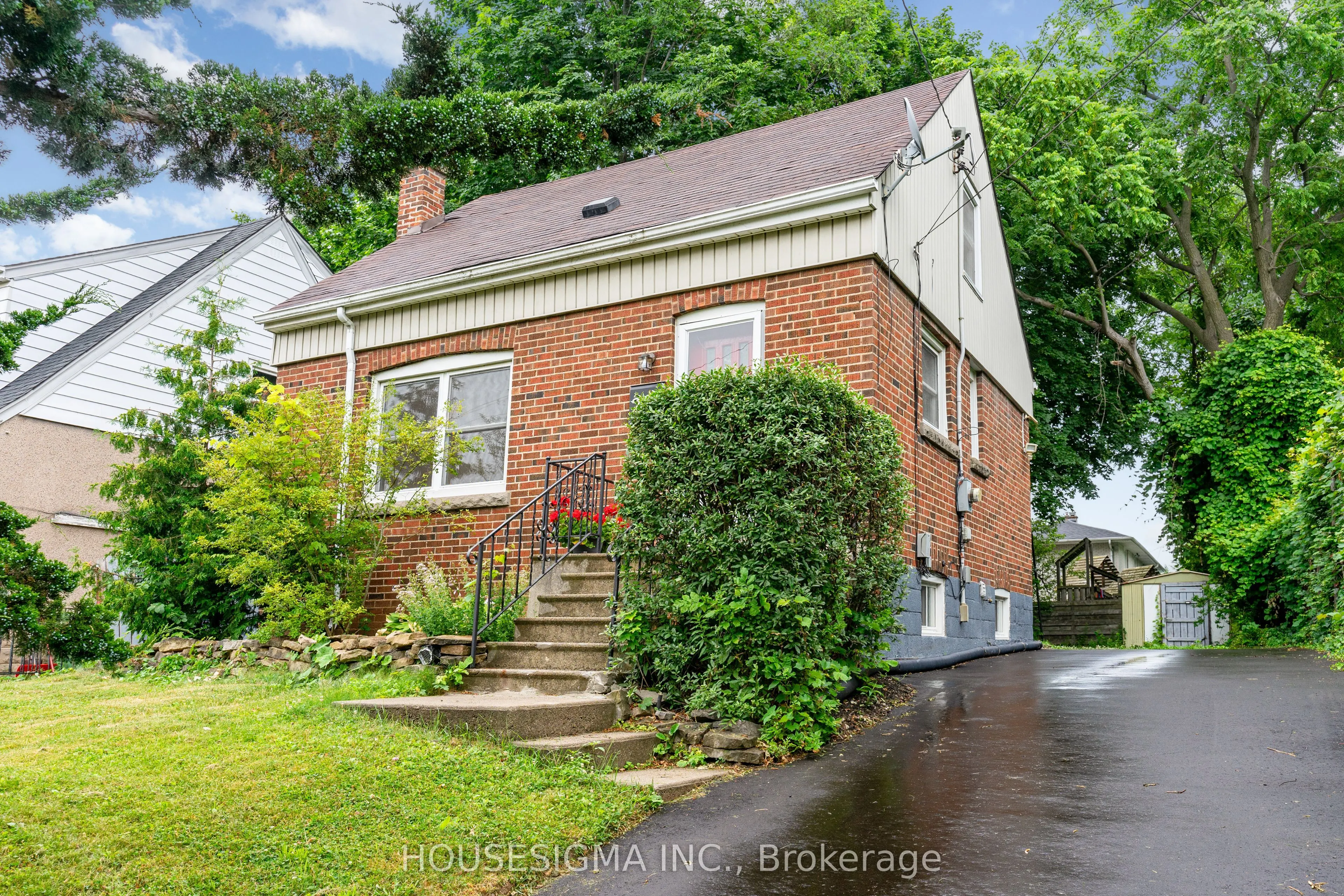 225 Bowman Street