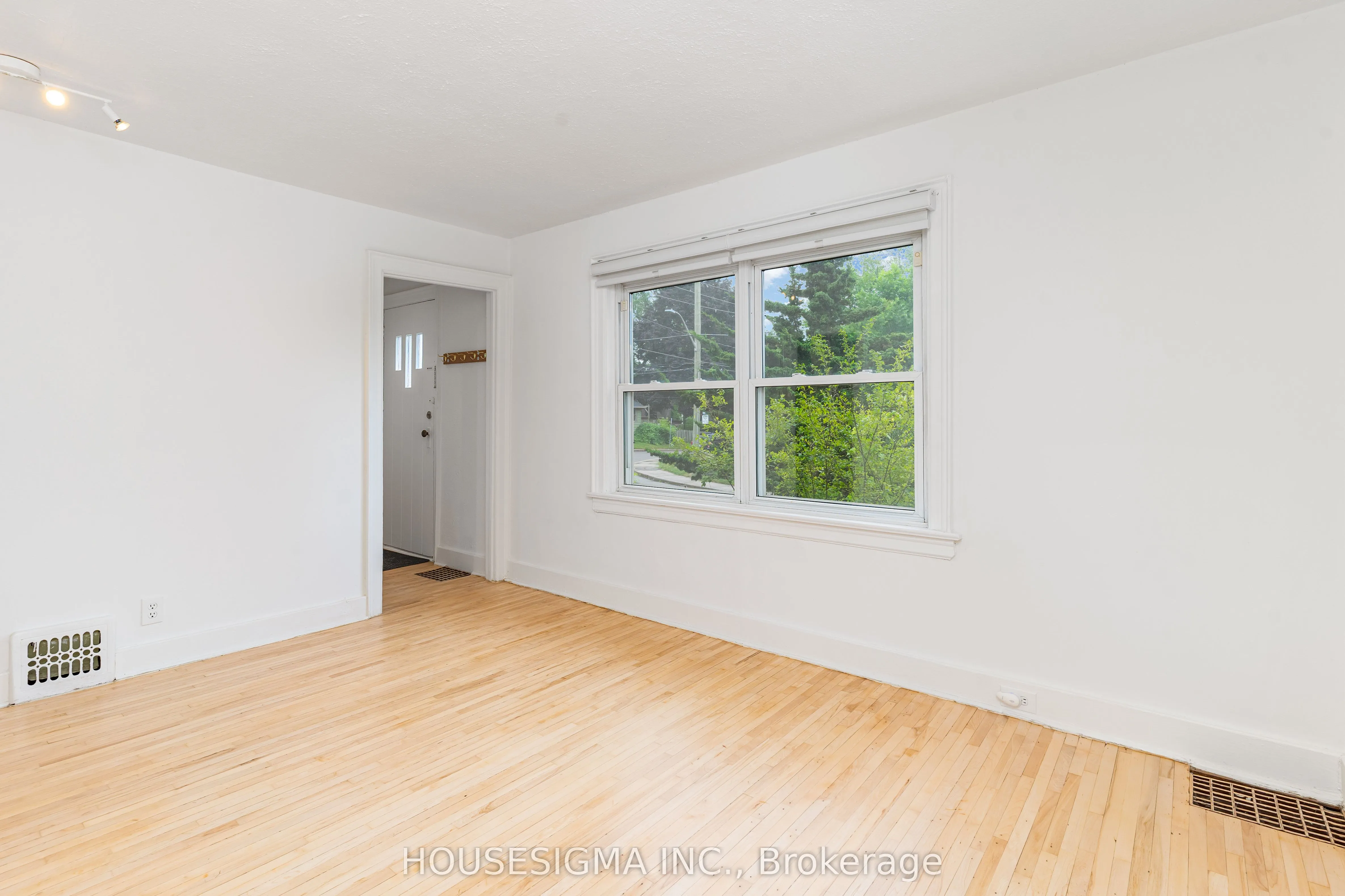 225 Bowman Street