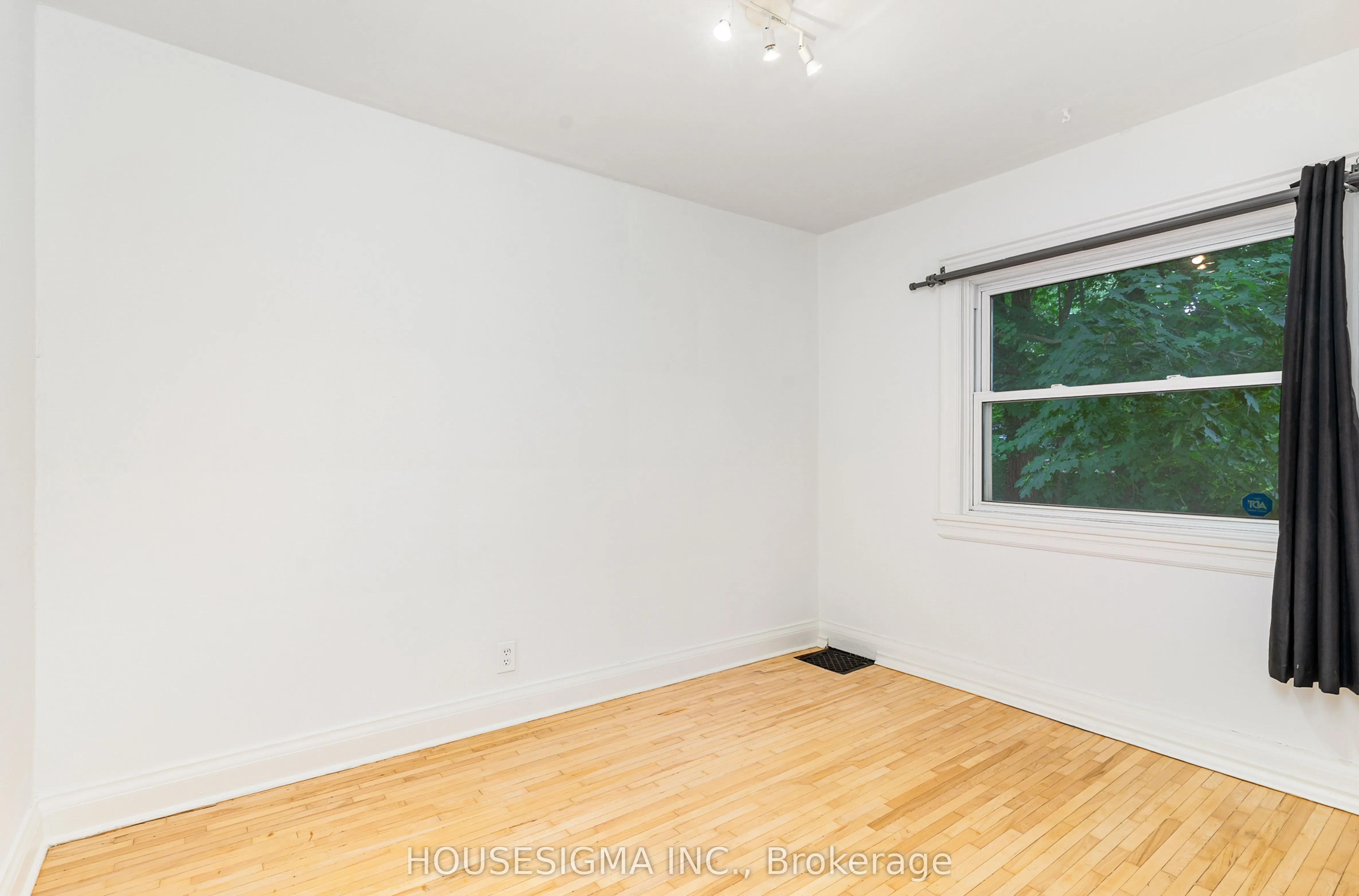 225 Bowman Street