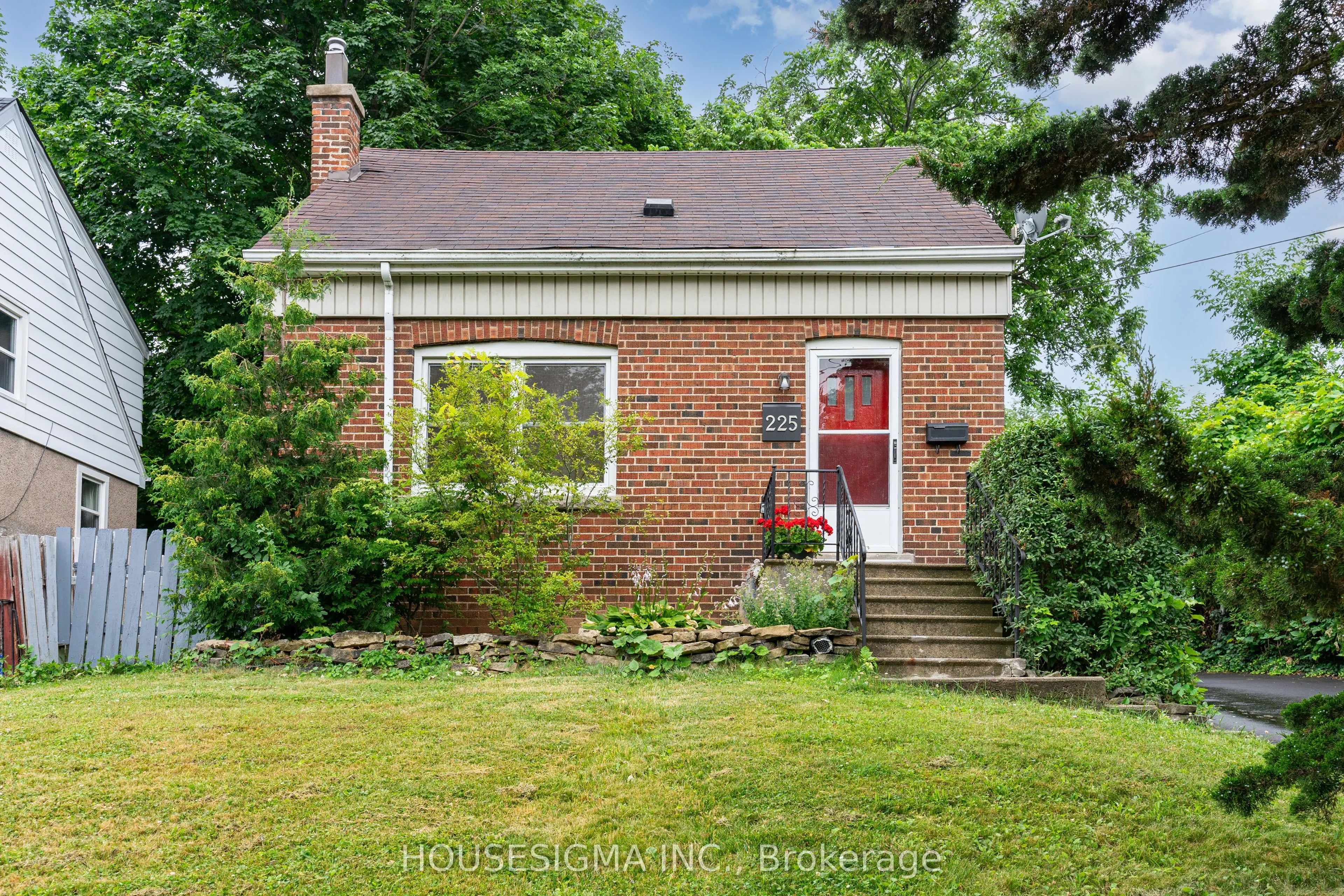 225 Bowman Street