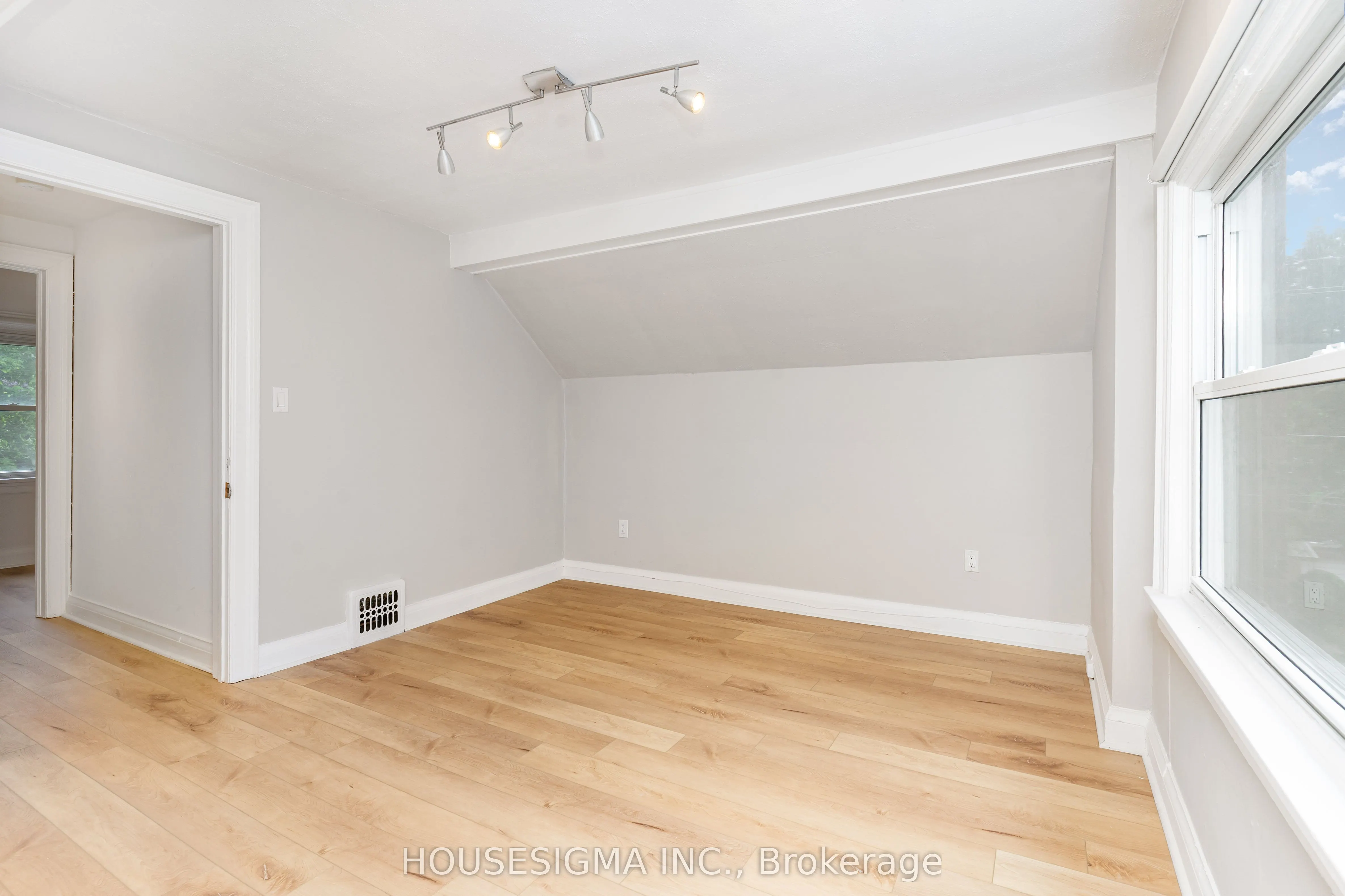 225 Bowman Street