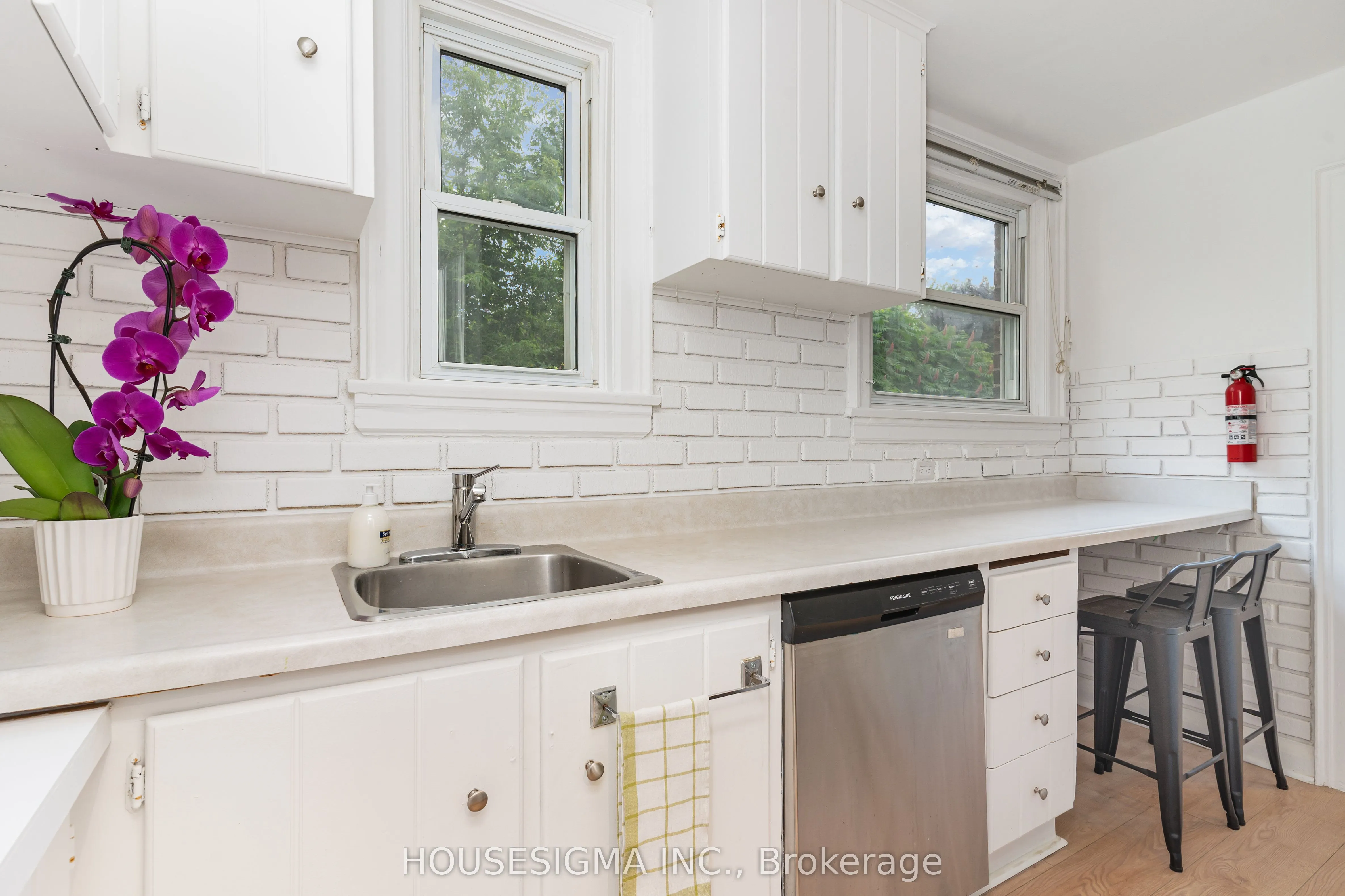 225 Bowman Street