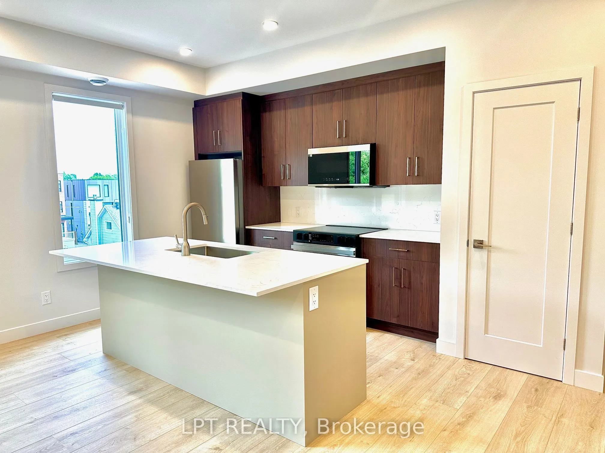 254 GARNEAU Street, #6