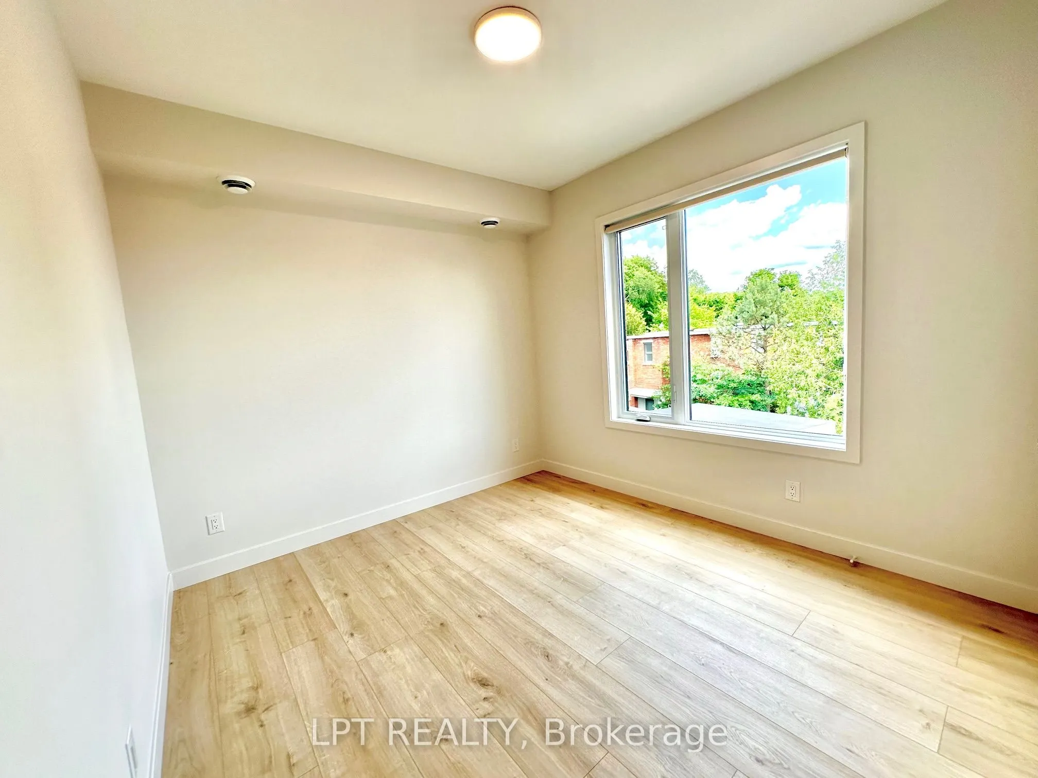 254 GARNEAU Street, #6