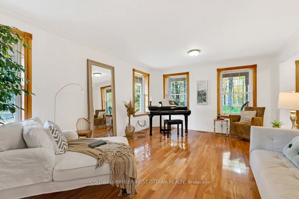 512 OLD PERTH Road