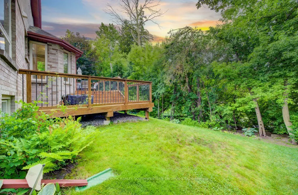 33 Manitoulin Crescent