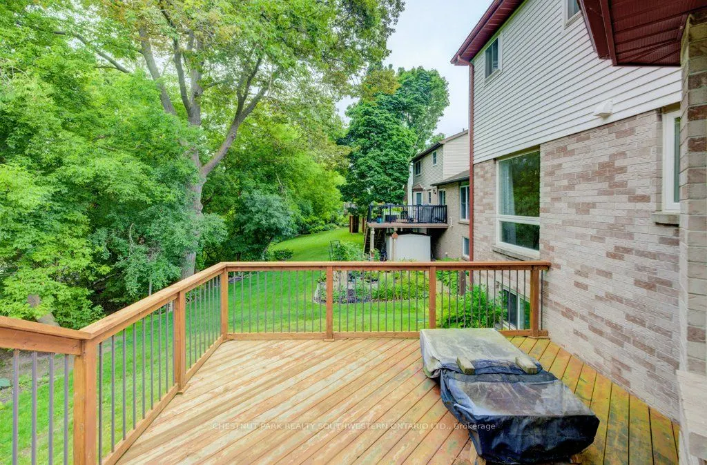 33 Manitoulin Crescent