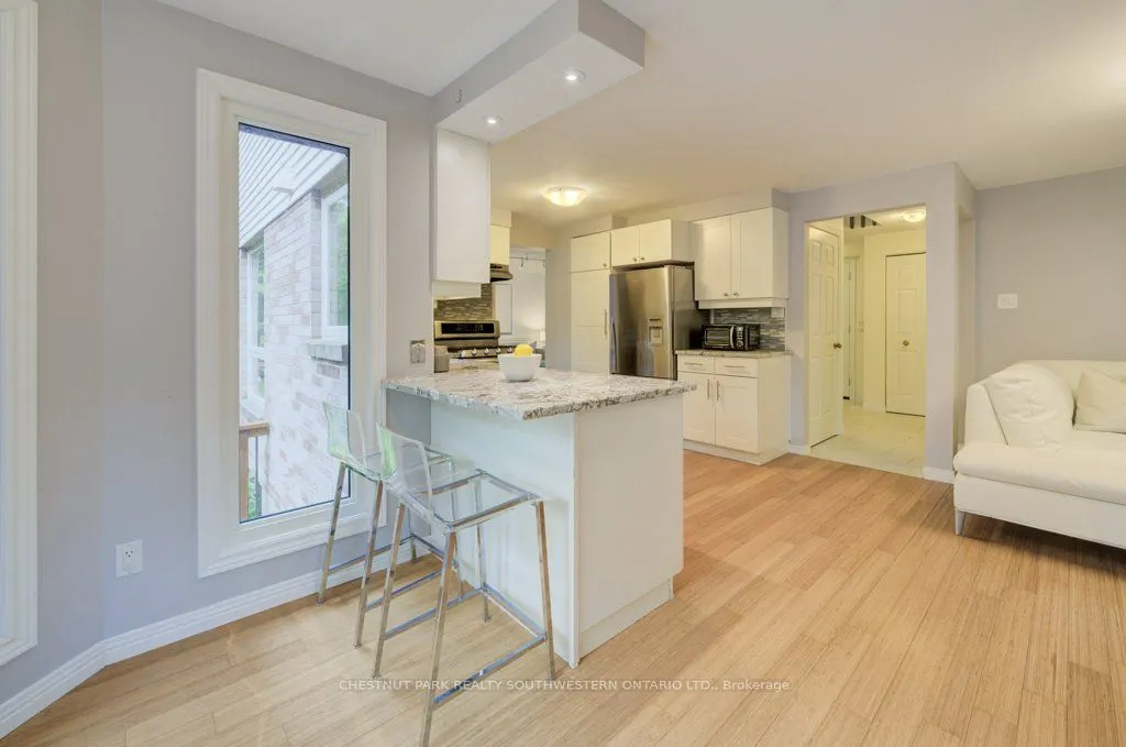 33 Manitoulin Crescent