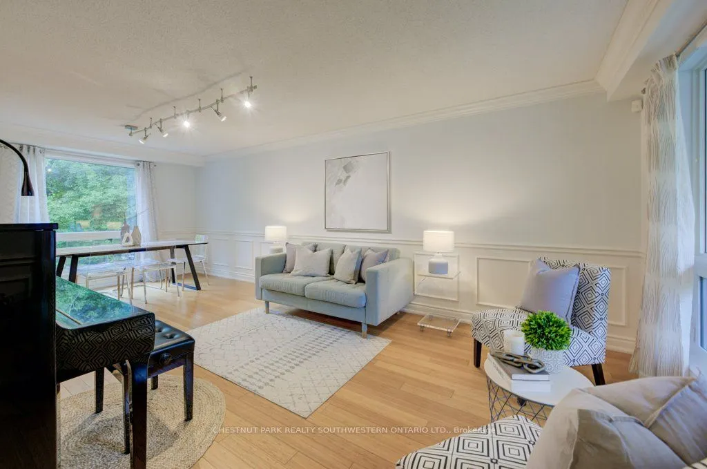 33 Manitoulin Crescent