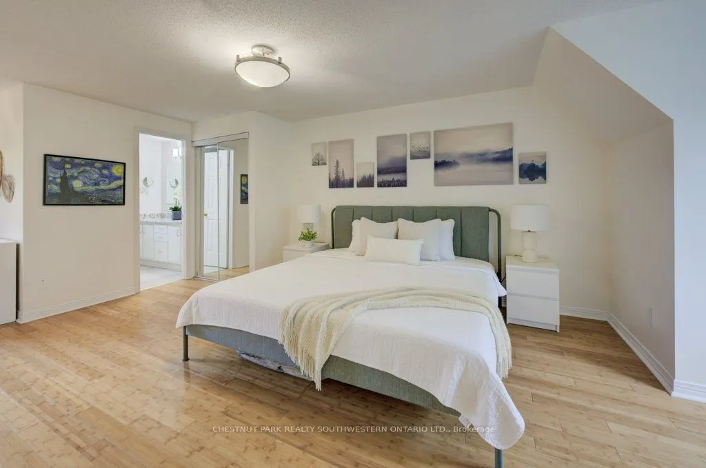 33 Manitoulin Crescent