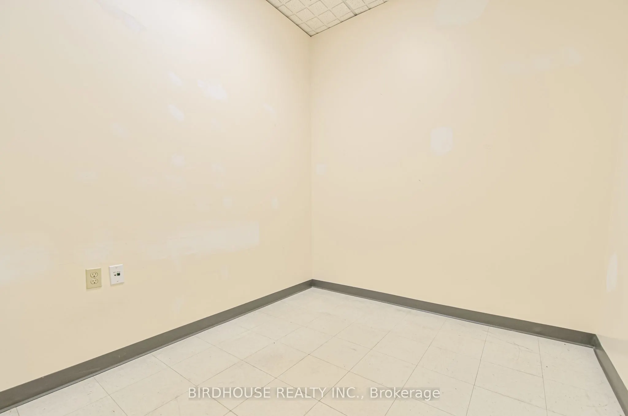 108 Angeline Street S, #2-2575SqFt