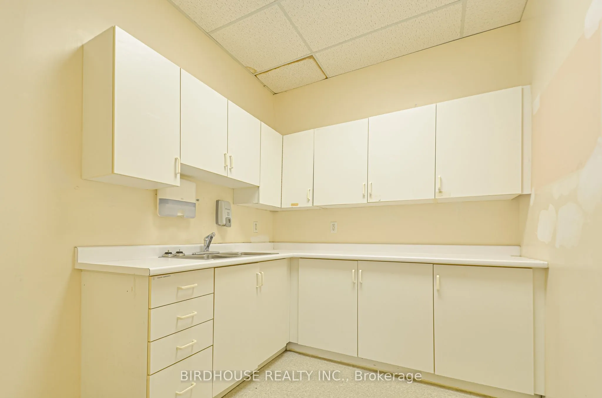 108 Angeline Street S, #2-2575SqFt