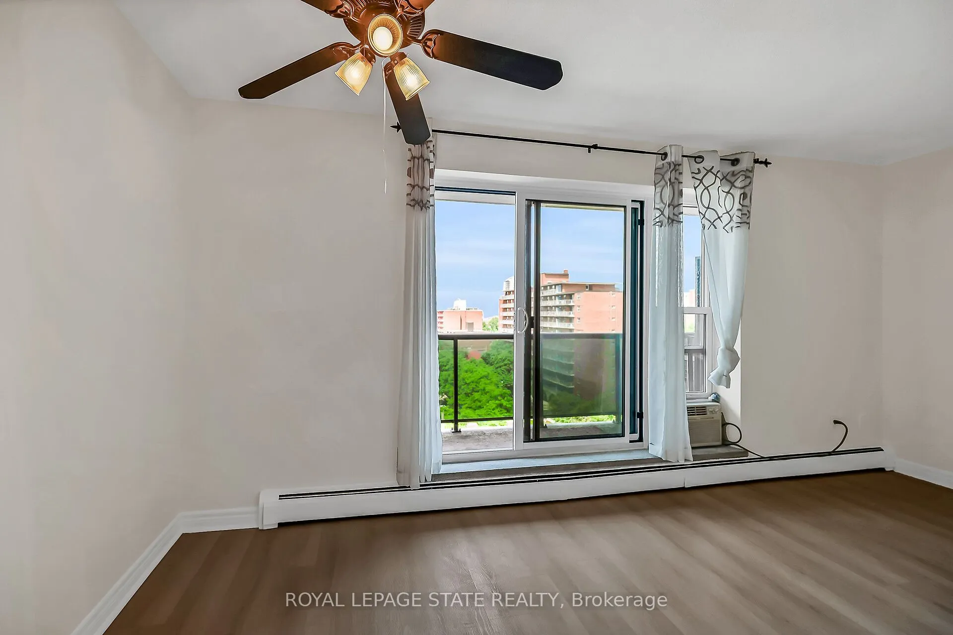 81 Charlton Avenue E, #702