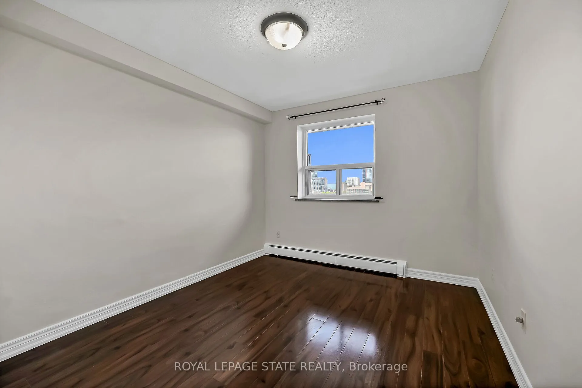 81 Charlton Avenue E, #702