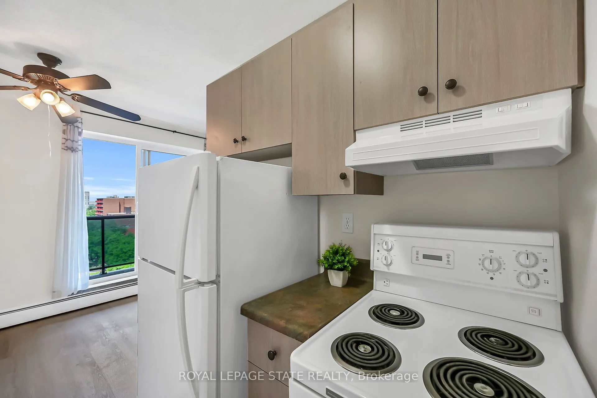 81 Charlton Avenue E, #702