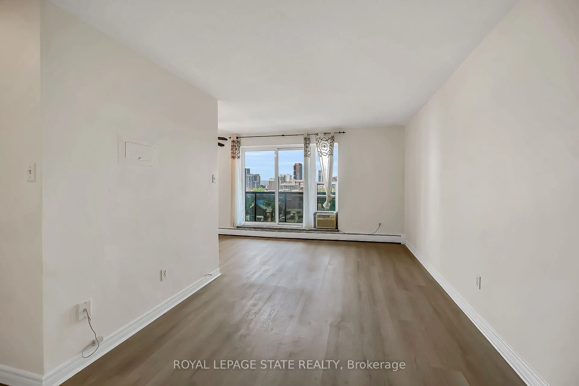 81 Charlton Avenue E, #702