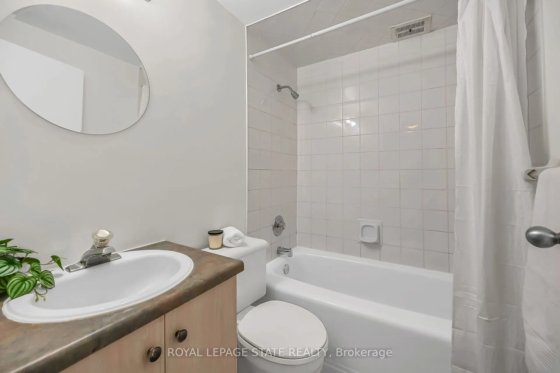81 Charlton Avenue E, #702