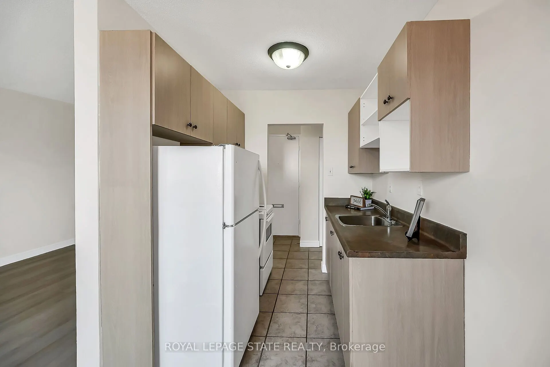 81 Charlton Avenue E, #702
