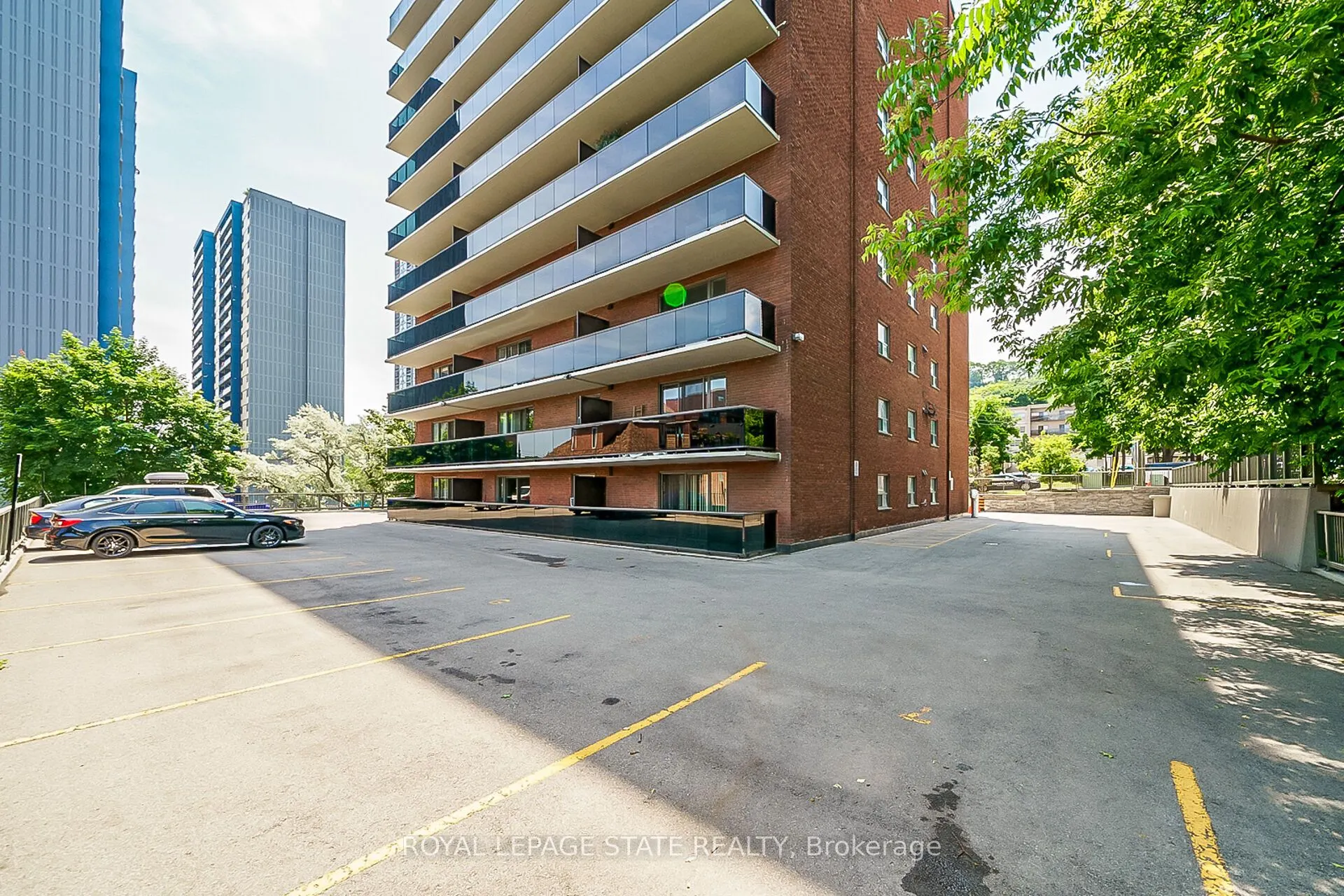 81 Charlton Avenue E, #702