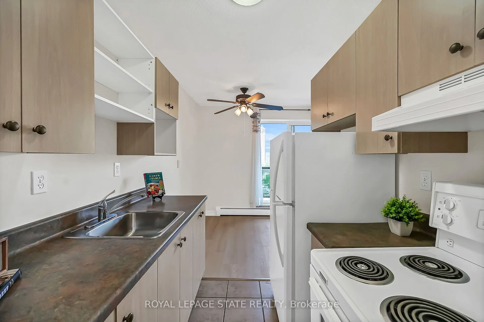 81 Charlton Avenue E, #702