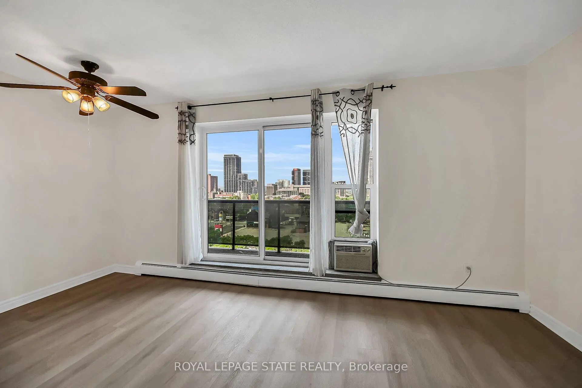81 Charlton Avenue E, #702