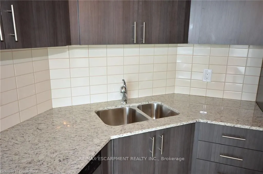 560 North Service Road, #203