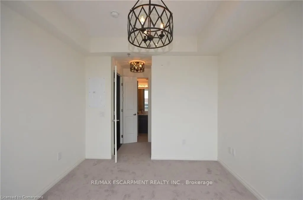 560 North Service Road, #203