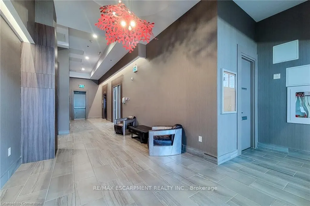 560 North Service Road, #203