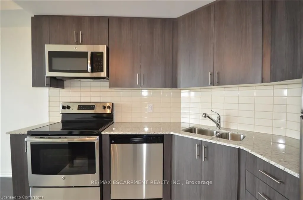 560 North Service Road, #203