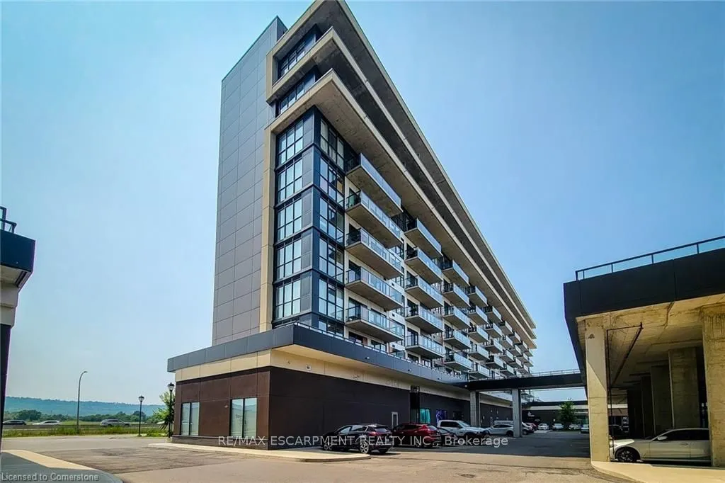 560 North Service Road, #203