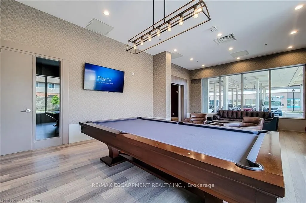 560 North Service Road, #203